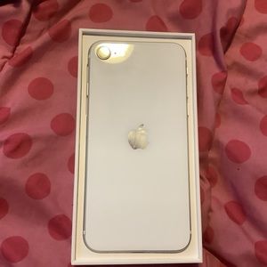 iPhone SE 2020 White 64GB brought it in January 2022